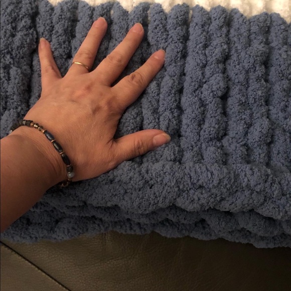 TAKING ORDERS NOW I make chunky blankets , small 65.00, med 85.00, large 145.00 - Picture 5 of 16